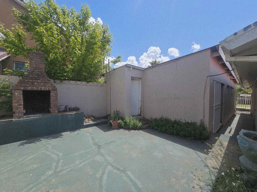 4 Bedroom Property for Sale in Ladybrand Free State